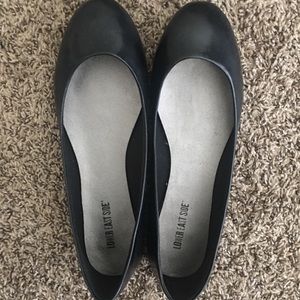 Black Flat Size 12 wide